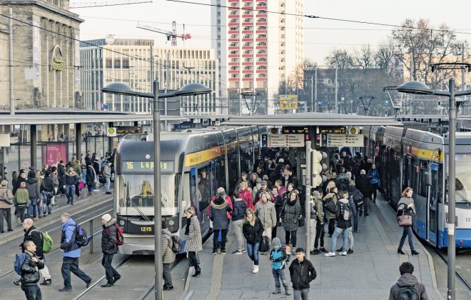 Belebte Haltestelle Hauptbahnhof: Innerhalb von 4 Jahren gewannen die LVB rund 20 Millionen Fahrgäste mehr.