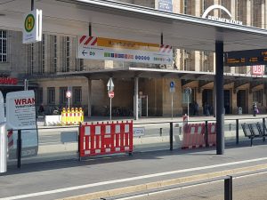 Leipziger Mobilitäts Tipps: Blick auf die Haltestelle Hauptbahnhof mit neuem Steig
