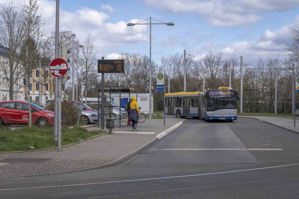 Baustelle Bornaische Straße: Der Schienenersatzverkehr an der Haltestelle