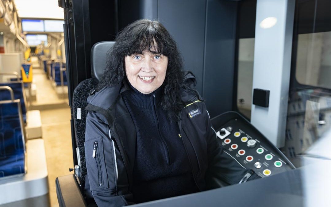 Regina Geßner ist Leipzigs beste Straßenbahnfahrerin und tritt bei der Tram-EM 2022 für die LVB an.